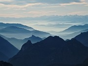 65 Foschia nella valli svizzere